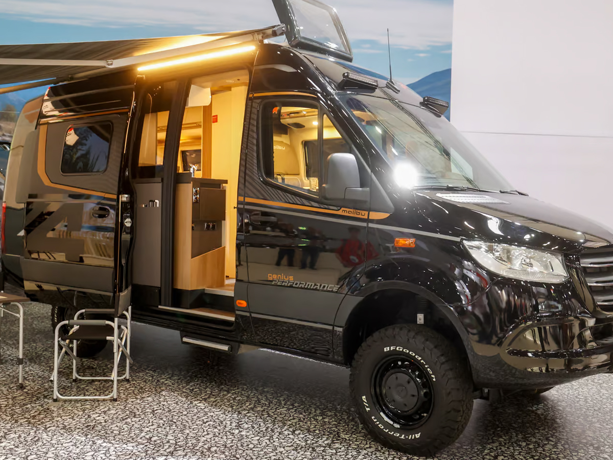 Mercedes-Sprinter-1.jpg 2