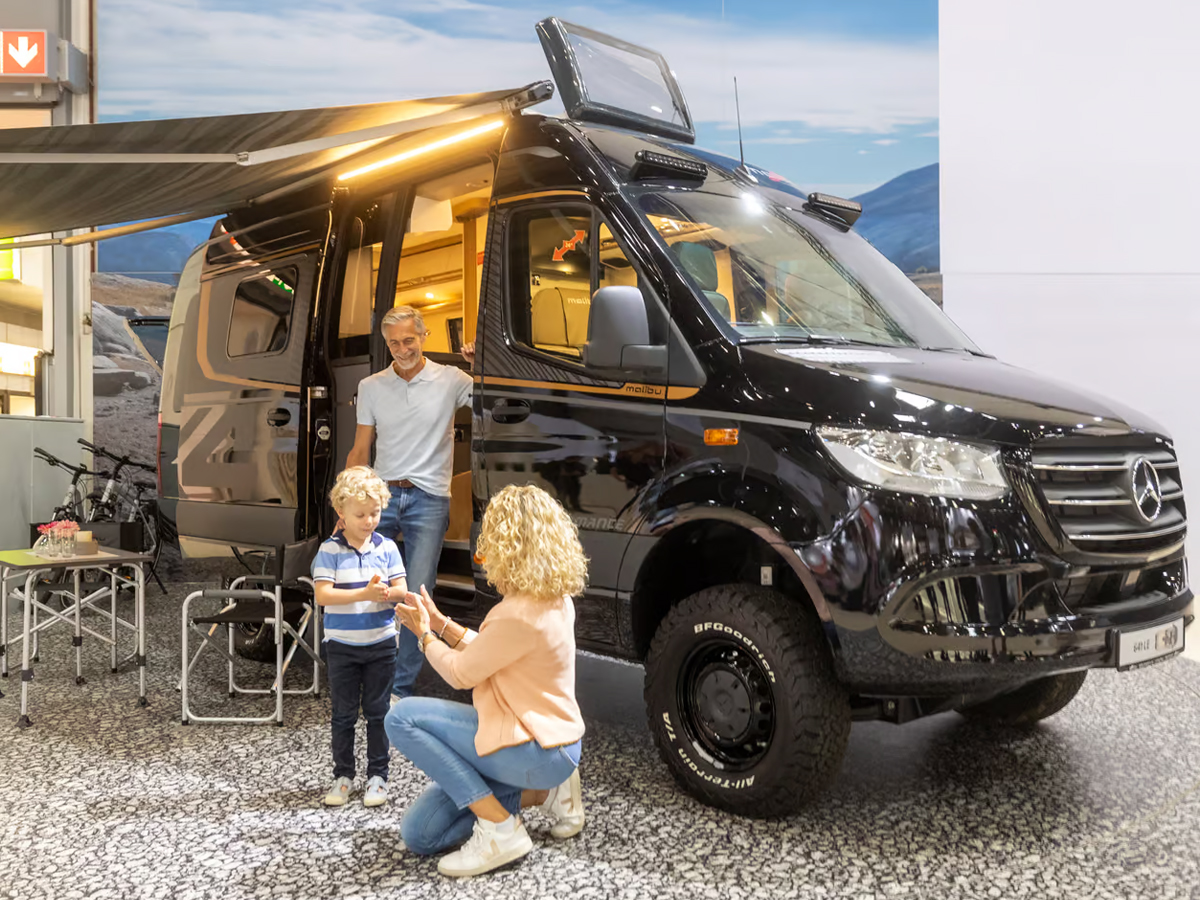 Mercedes-Sprinter-2.jpg 3