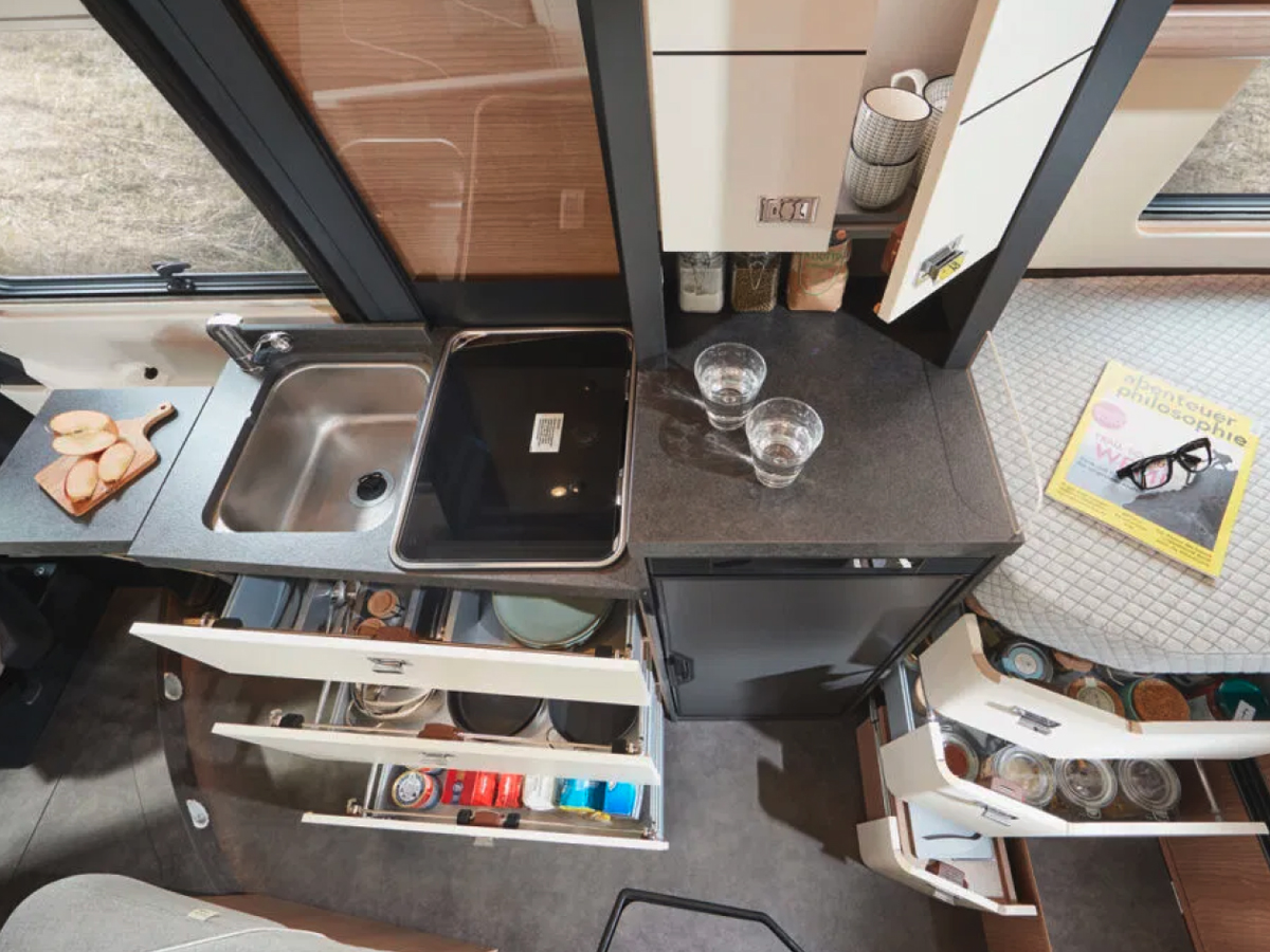 Mercedes-Sprinter-22.jpg 23