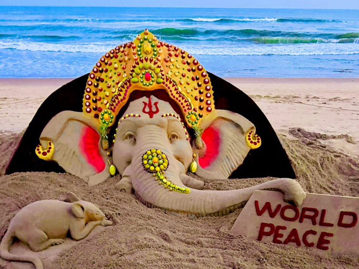 Ganesh_Sudarshan_Sand_Art.jpg 8
