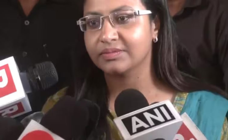 Pooja_Khedkar_shock.jpg