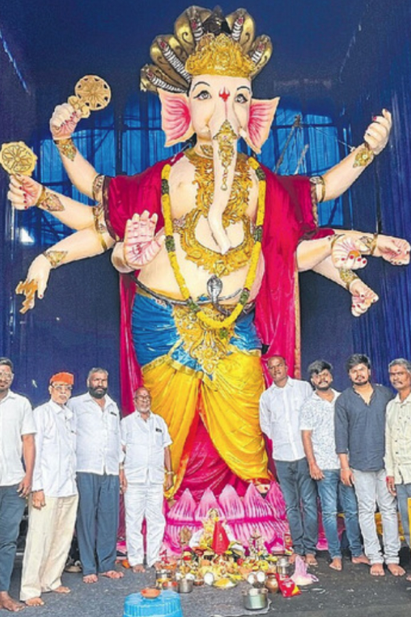 Hyderabad-Ganesh-3_0.jpg 4