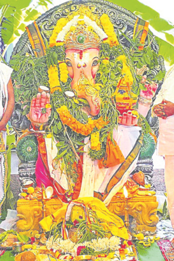 Hyderabad-Ganesh-4_0.jpg 5