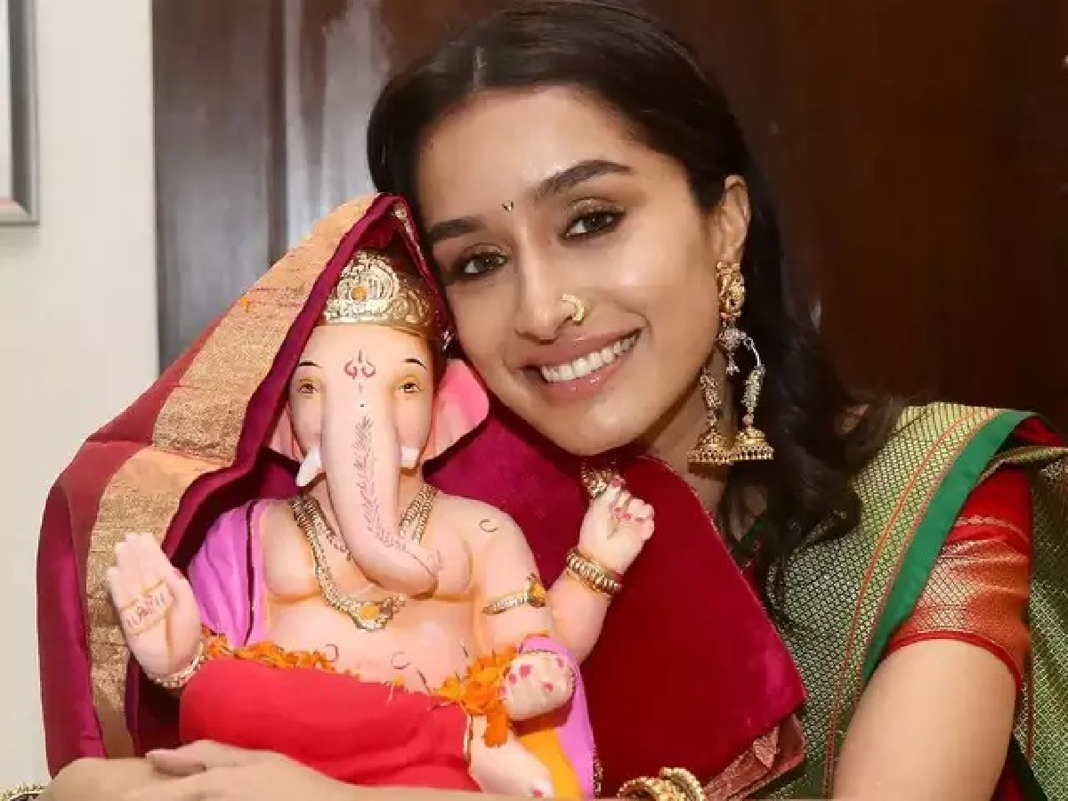 Celebs-Ganesh-1.jpg 2