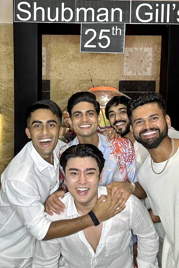 Shubman_20Gill_20Parties_20Hard_20With_20Buddies_20Ishan_20Kishan_2C_20KL_20Rahul_20And_20Shreyas_20Iyer_20Photos_20_282_29.jpg 3
