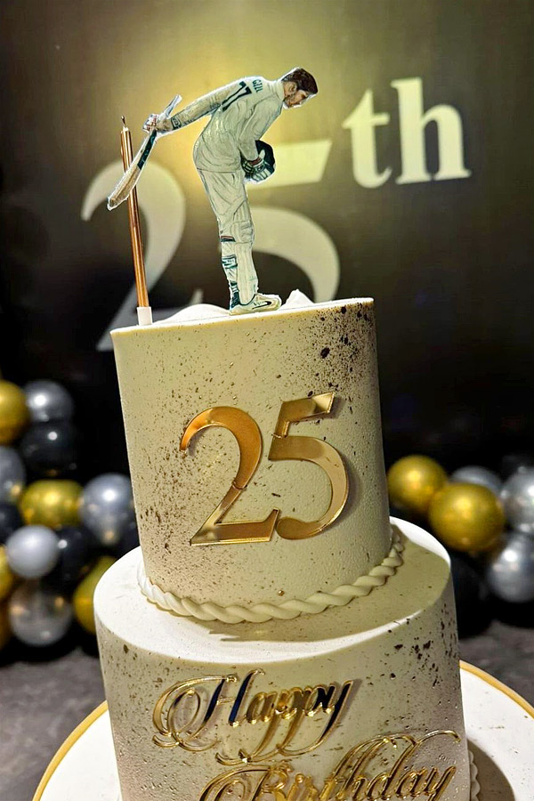 Shubman_20Gill_20Parties_20Hard_20With_20Buddies_20Ishan_20Kishan_2C_20KL_20Rahul_20And_20Shreyas_20Iyer_20Photos_20_284_29.jpg 5
