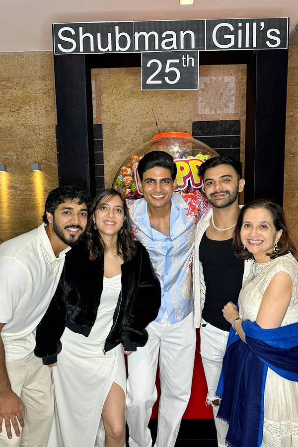 Shubman_20Gill_20Parties_20Hard_20With_20Buddies_20Ishan_20Kishan_2C_20KL_20Rahul_20And_20Shreyas_20Iyer_20Photos_20_286_29.jpg 7