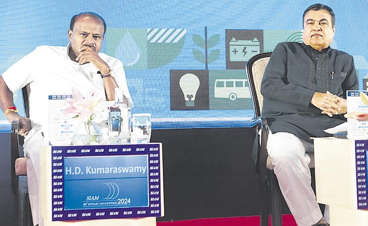 KUMARASWAMY-NITIN-GADKARI.jpg