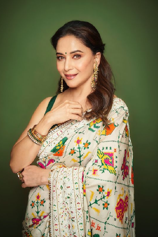 Madhuri-Dixit-3.jpg 4