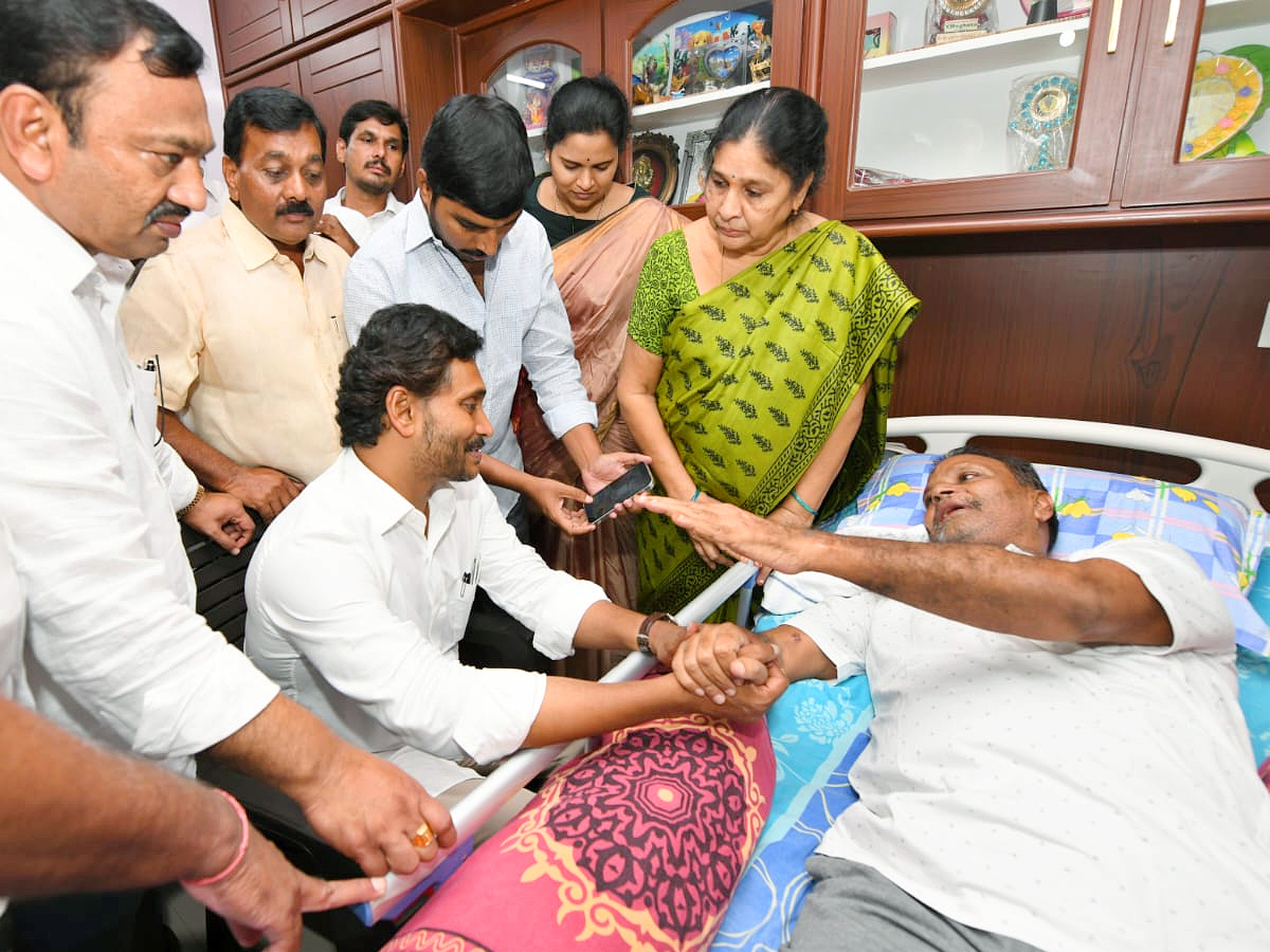 YS_20Jagan_20Visits_20Guntur_20Eda_20Sambireddy_20House_20Photos_20_284_29.jpg 4