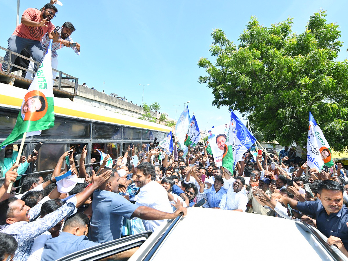 YS_20Jagan_20Visits_20Guntur_20Eda_20Sambireddy_20House_20Photos_20_288_29.jpg 8