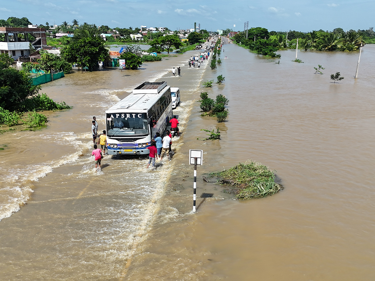 Heavy_20Flood_20Water_20To_20rajahmundry_20godavari_1.jpg 1