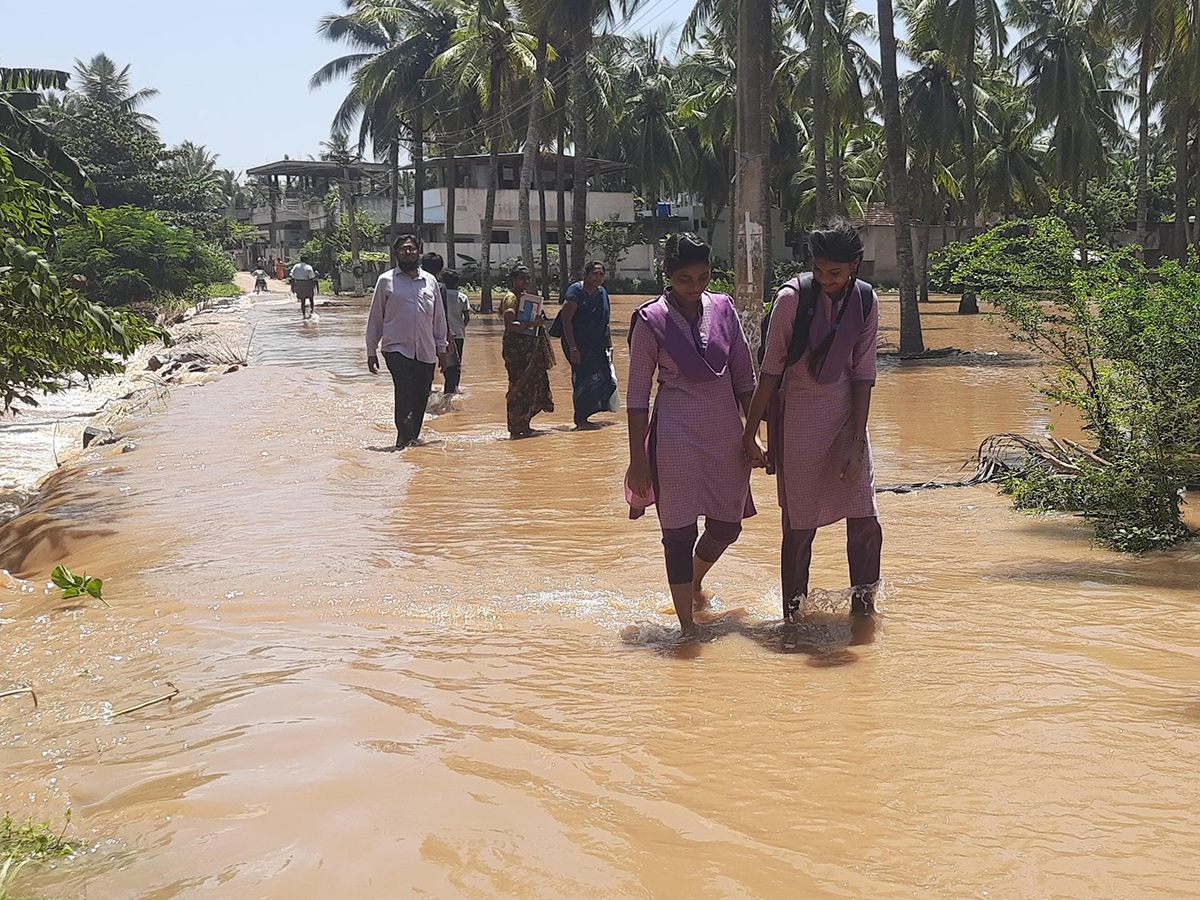 Heavy_20Flood_20Water_20To_20rajahmundry_20godavari_12.jpg 11