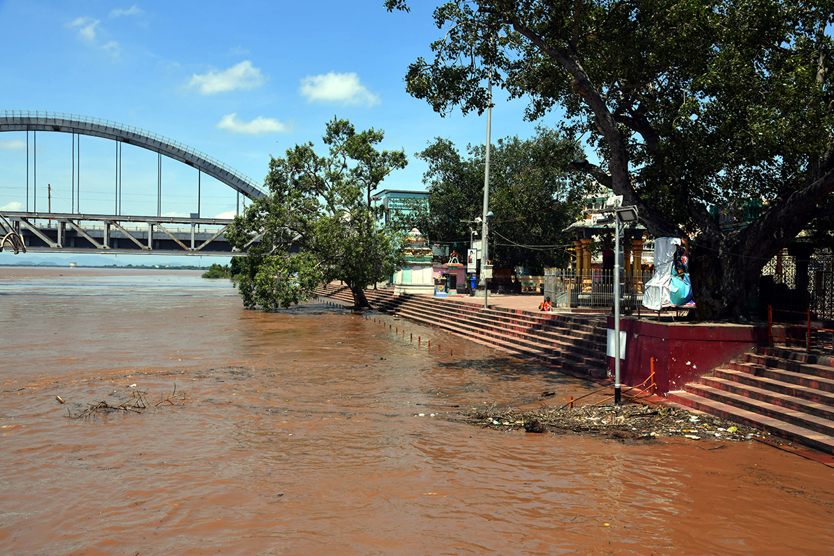 Heavy_20Flood_20Water_20To_20rajahmundry_20godavari_19.jpg 16