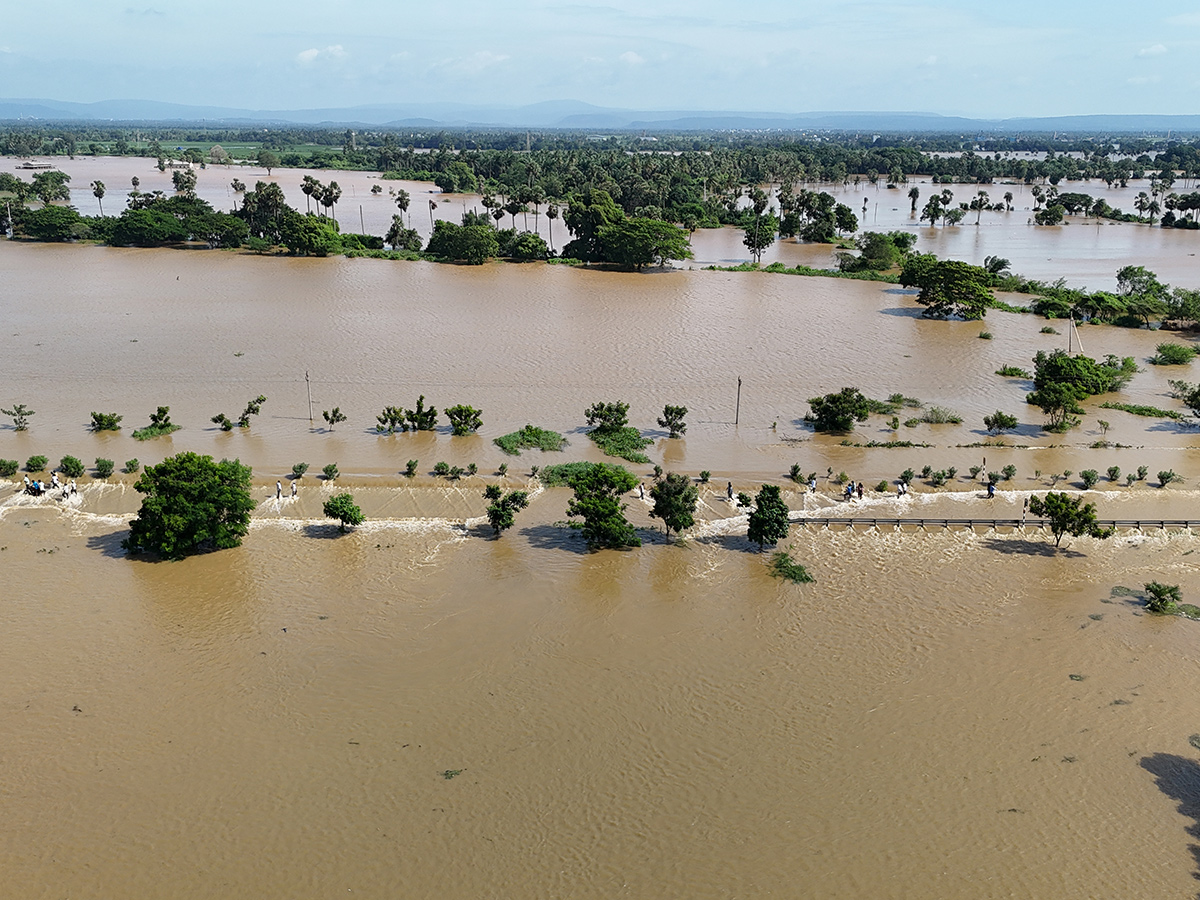 Heavy_20Flood_20Water_20To_20rajahmundry_20godavari_21.jpg 18