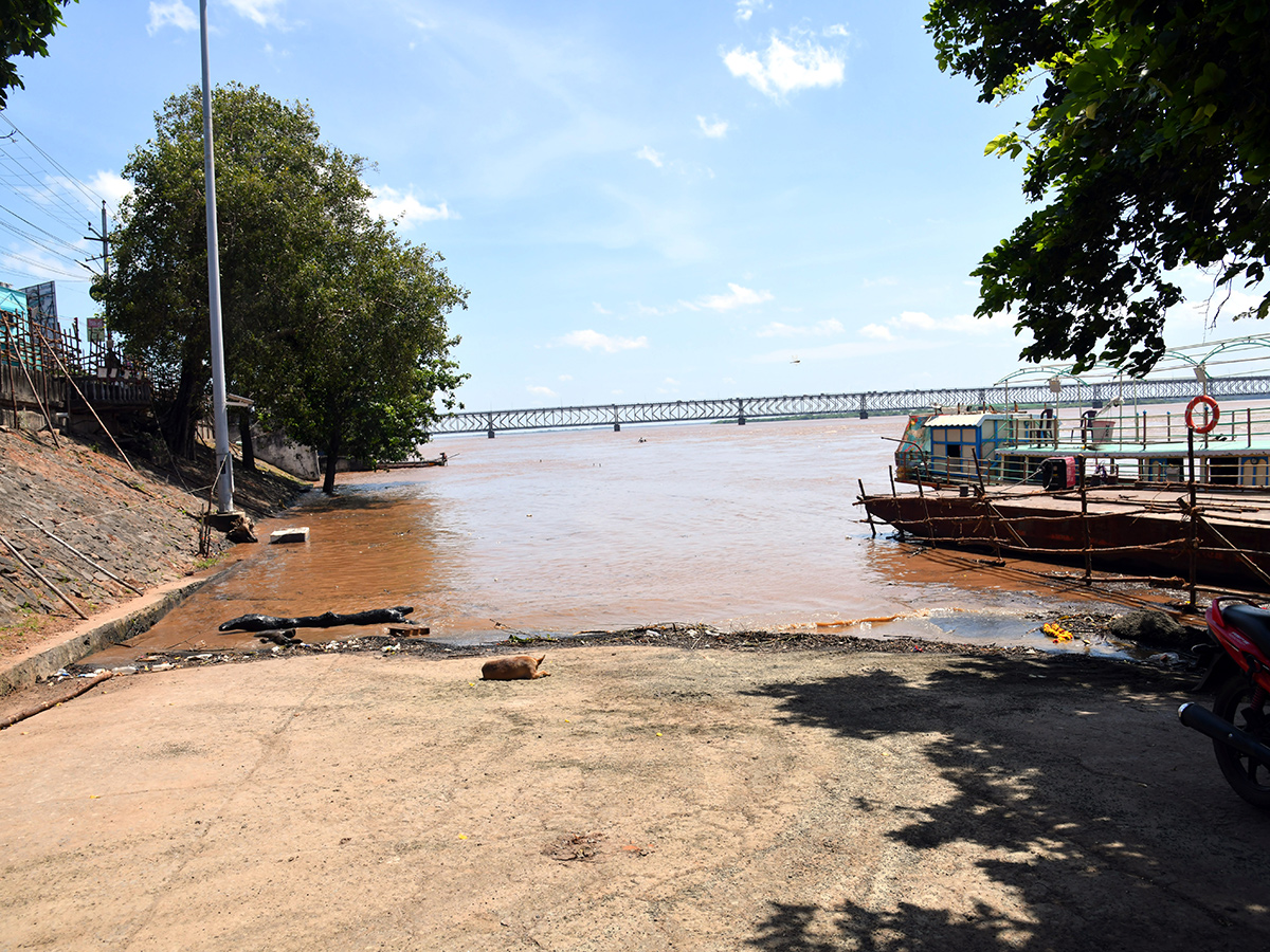 Heavy_20Flood_20Water_20To_20rajahmundry_20godavari_26.jpg 23