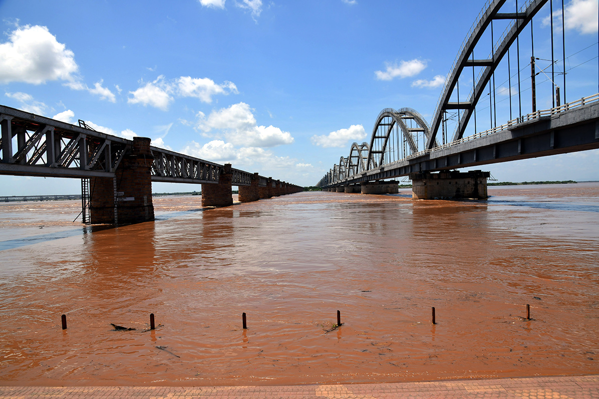 Heavy_20Flood_20Water_20To_20rajahmundry_20godavari_27.jpg 24