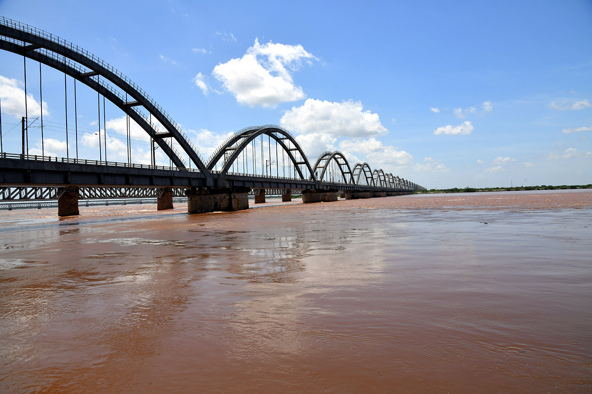 Heavy_20Flood_20Water_20To_20rajahmundry_20godavari_29.jpg 25