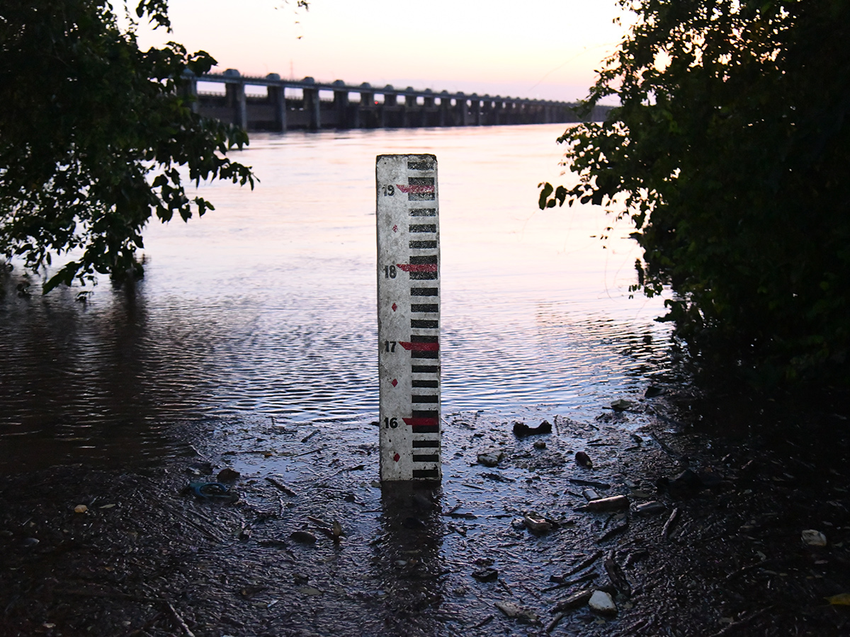 Heavy_20Flood_20Water_20To_20rajahmundry_20godavari_32.jpg 27