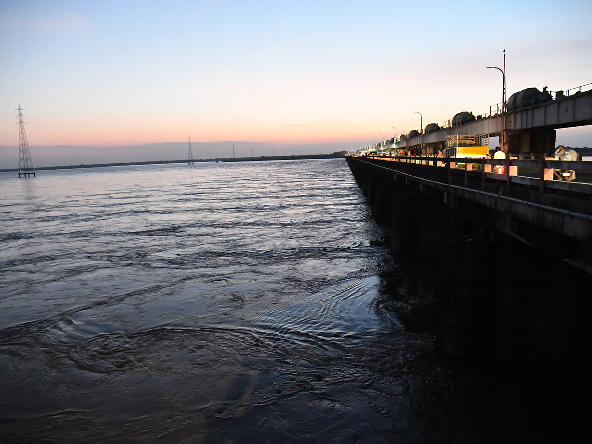 Heavy_20Flood_20Water_20To_20rajahmundry_20godavari_33.jpg 28