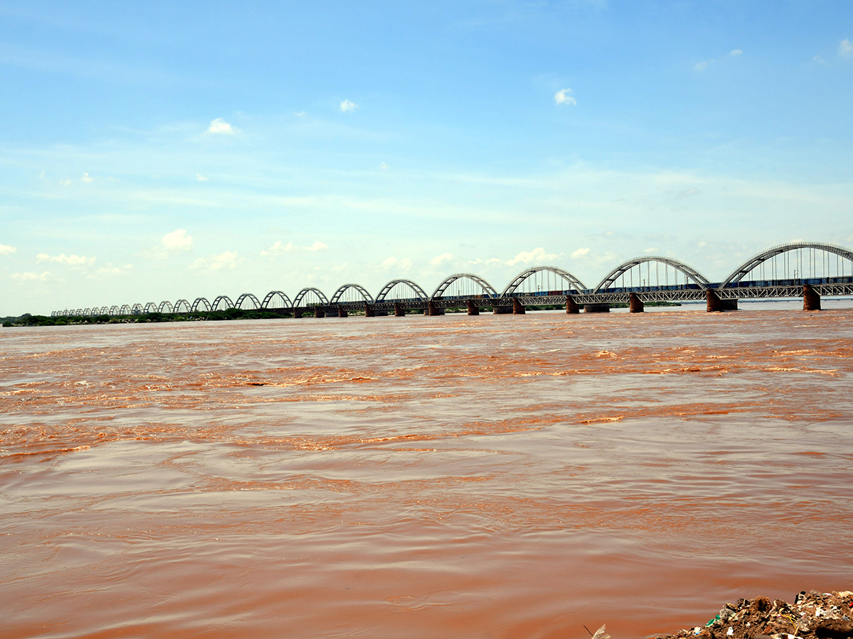 Heavy_20Flood_20Water_20To_20rajahmundry_20godavari_34.jpg 29