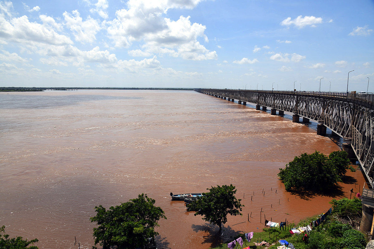 Heavy_20Flood_20Water_20To_20rajahmundry_20godavari_36.jpg 31