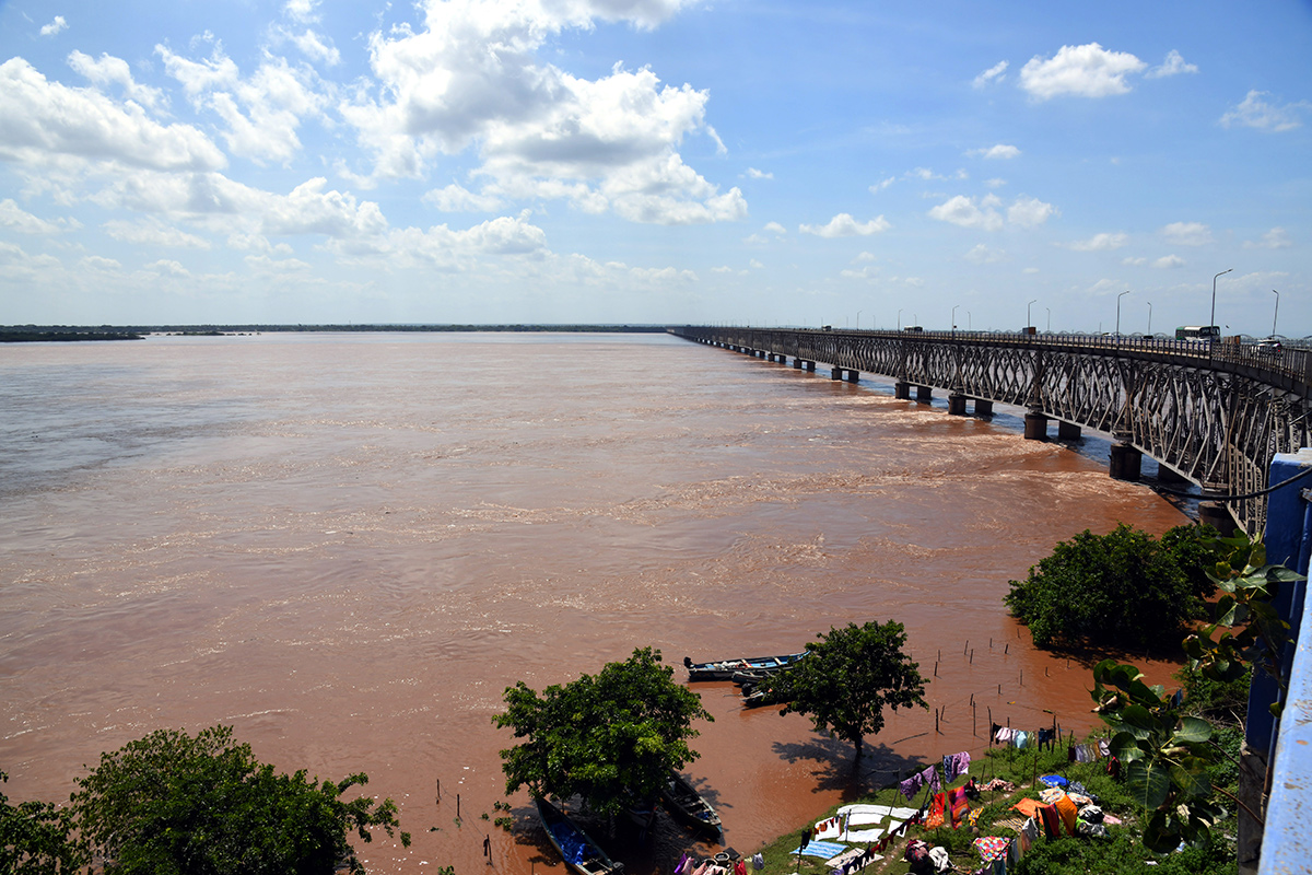 Heavy_20Flood_20Water_20To_20rajahmundry_20godavari_37.jpg 32