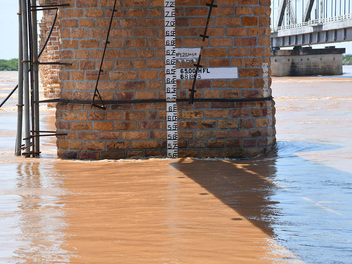 Heavy_20Flood_20Water_20To_20rajahmundry_20godavari_39.jpg 33
