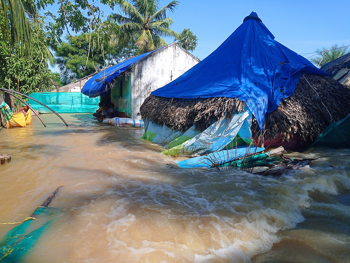 Heavy_20Flood_20Water_20To_20rajahmundry_20godavari_40.jpg 34