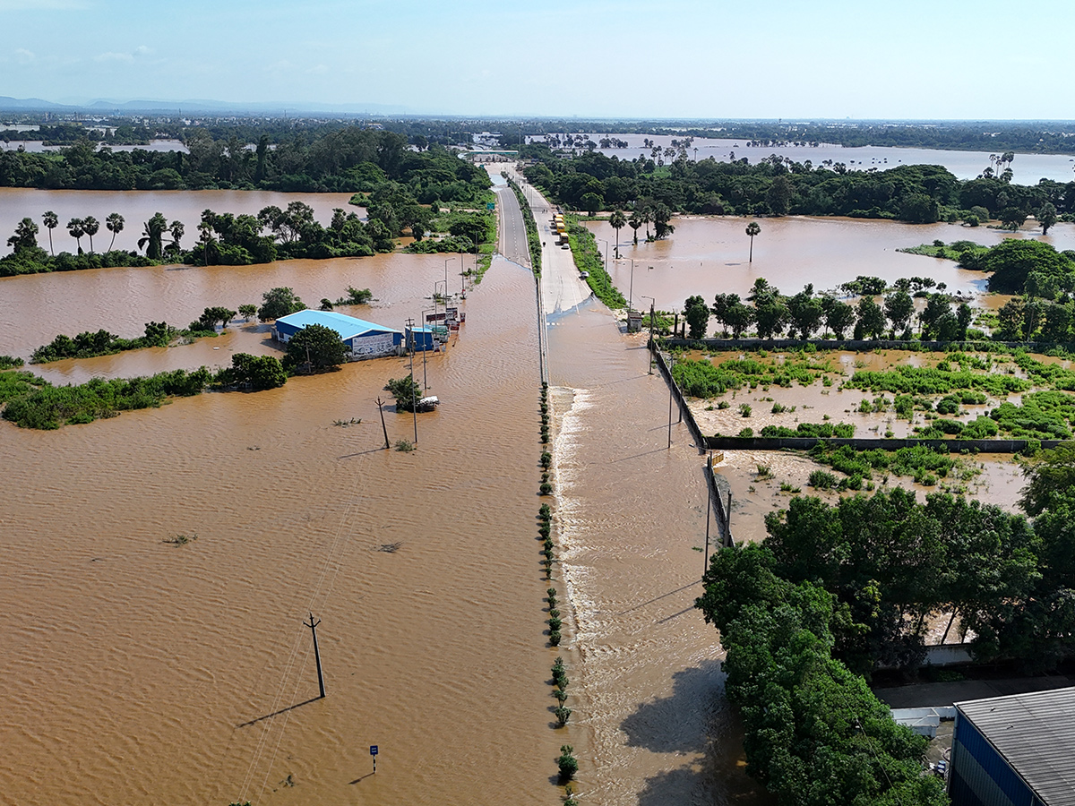 Heavy_20Flood_20Water_20To_20rajahmundry_20godavari_6.jpg 5
