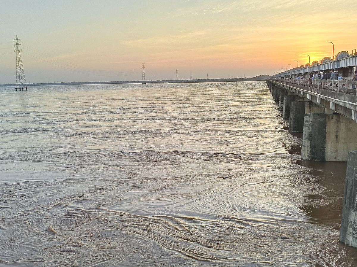Heavy_20Flood_20Water_20To_20rajahmundry_20godavari_8.jpg 7