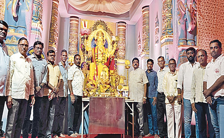 Mumbai_20nehrunagarcha.jpg