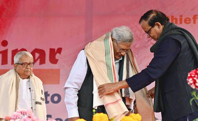 Veteran_20CPI_28M_29_20leader_20Sitaram_20Yechury_20passes_20away_20File_20Photos_20_2812_29.jpg 12