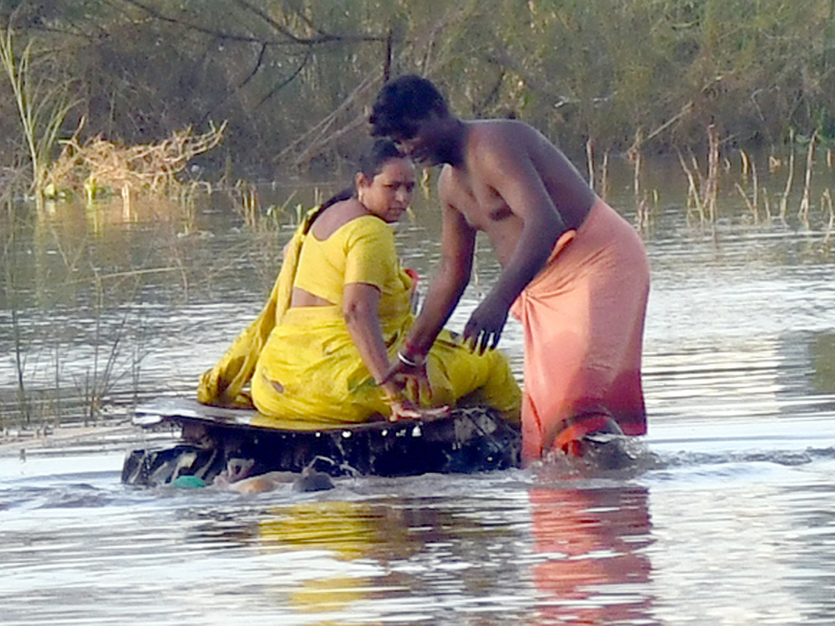 vijayawada_20floods_202024_20photos_20at_20sakshi_13.jpg 13