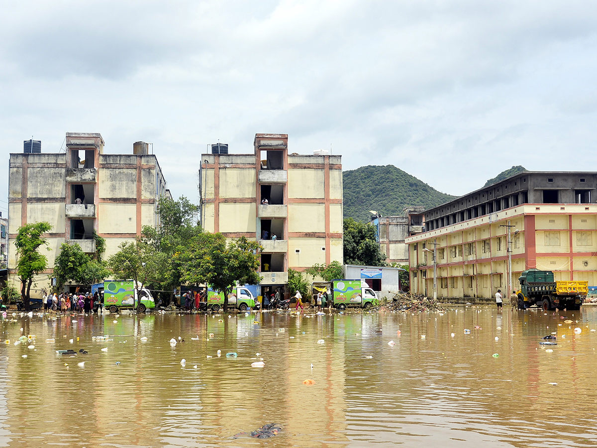 vijayawada_20floods_202024_20photos_20at_20sakshi_14.jpg 14