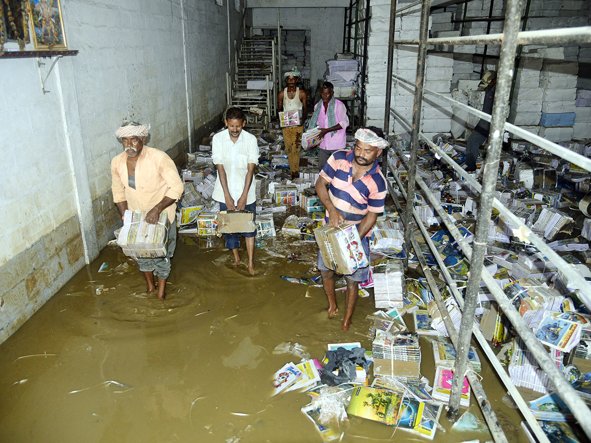 vijayawada_20floods_202024_20photos_20at_20sakshi_7.jpg 7
