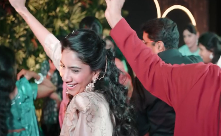 Sai_20Pallavi_20Dance_20With_20Pooja_20Kannan_20Wedding_20Sangeet_20Ceremony_20Photos_20_288_29.jpg 9