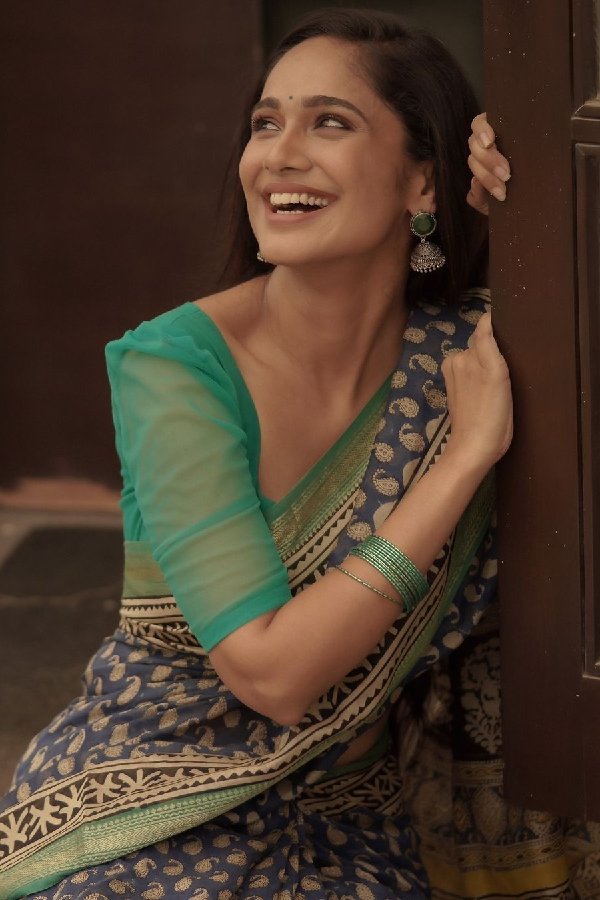 Tejaswini-Gowda-10.jpg 11