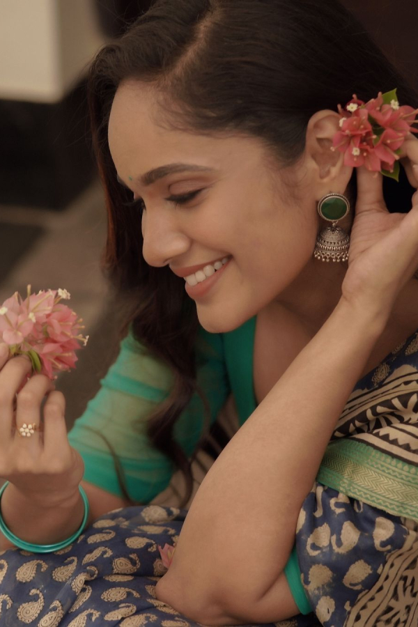 Tejaswini-Gowda-6.jpg 7