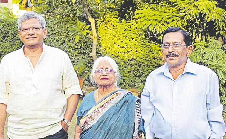 WITH-MOTHER-KALPAKAM-AND-BR.jpg