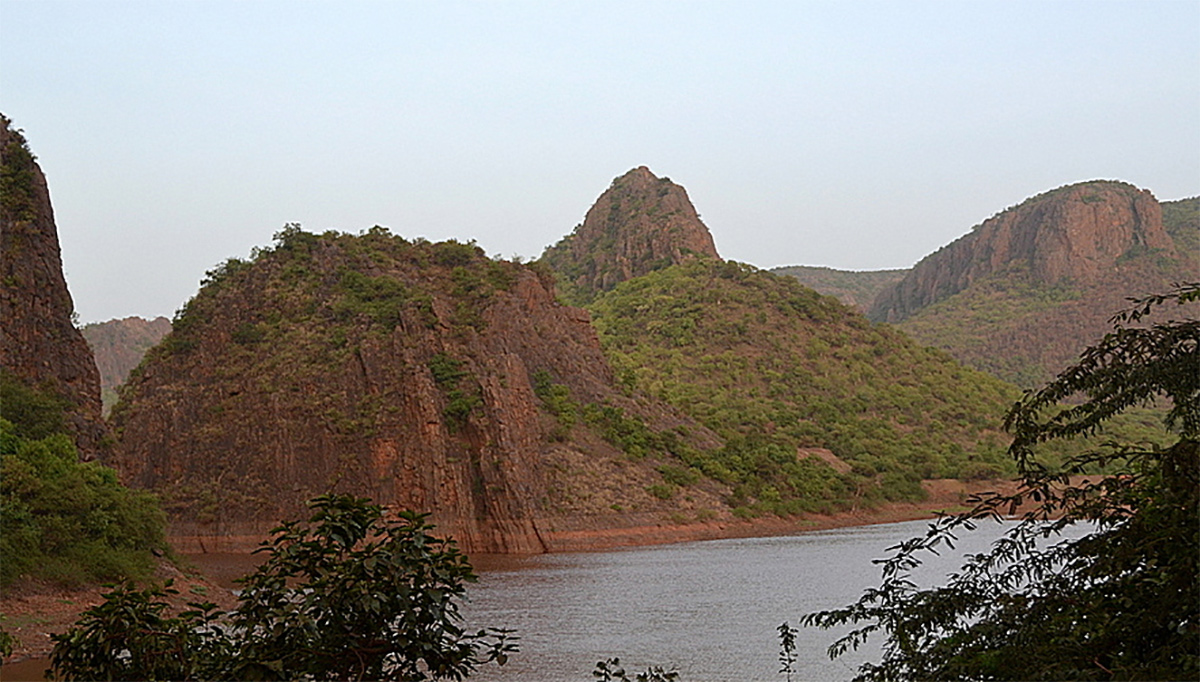 sandur_20tourist_20places_20photos_27_0.jpg 24