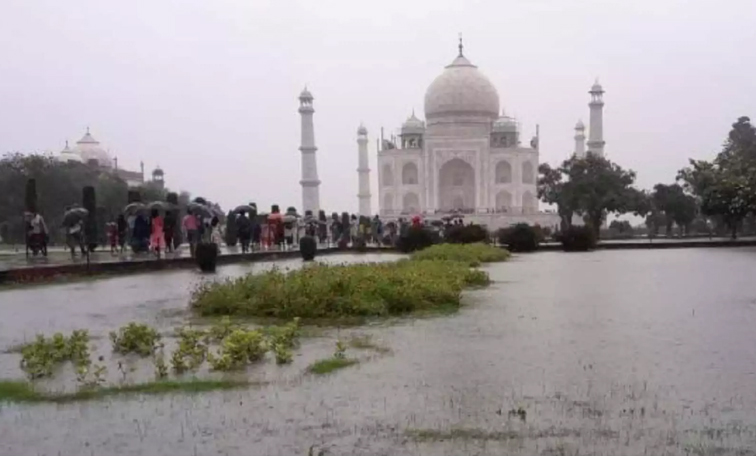Tajmahal-water.jpg
