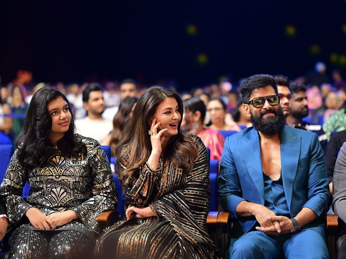 Aishwarya-Rai-Bachchan-11.jpg 12