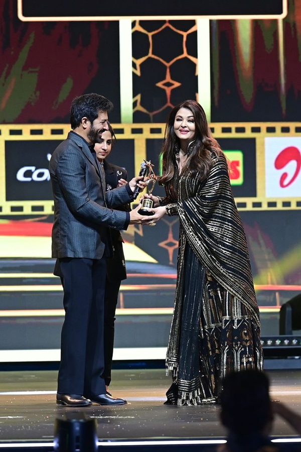Aishwarya-Rai-Bachchan-4.jpg 5