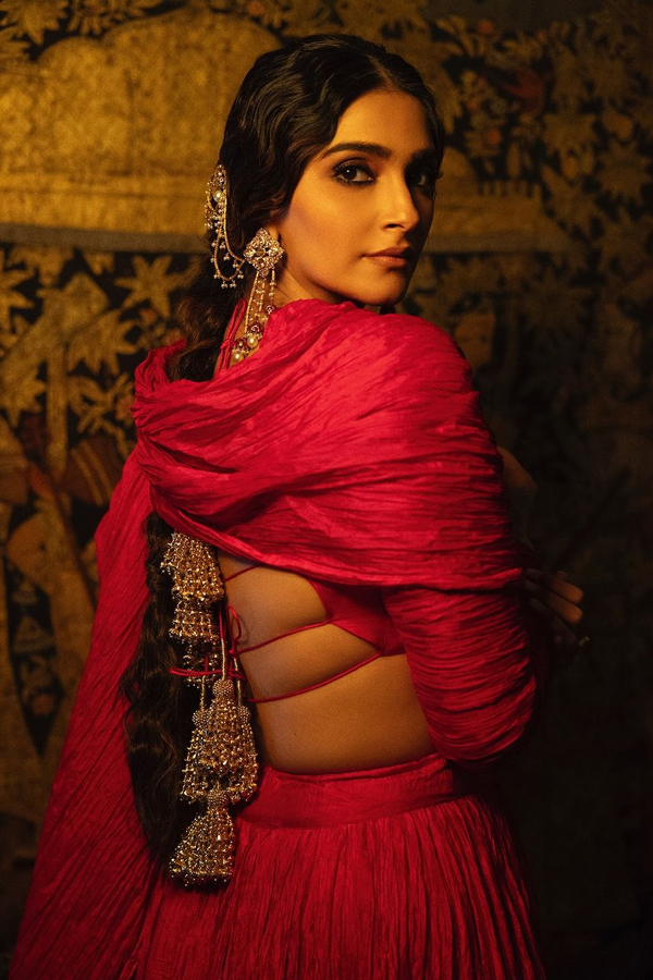Sonam-Kapoor-2.jpg 3