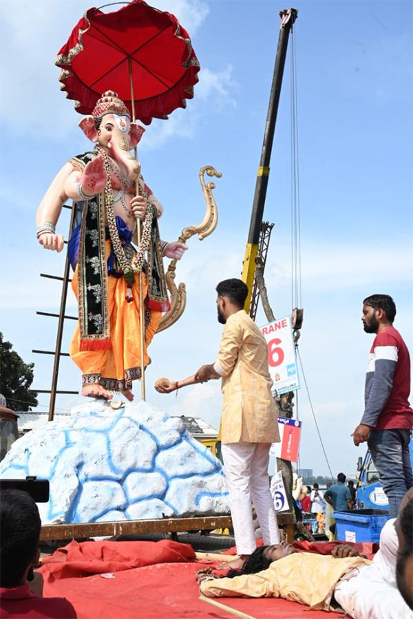 Ganesh_20Nimajjanam_20in_20Hyderabad_20Photos_11.jpg 11