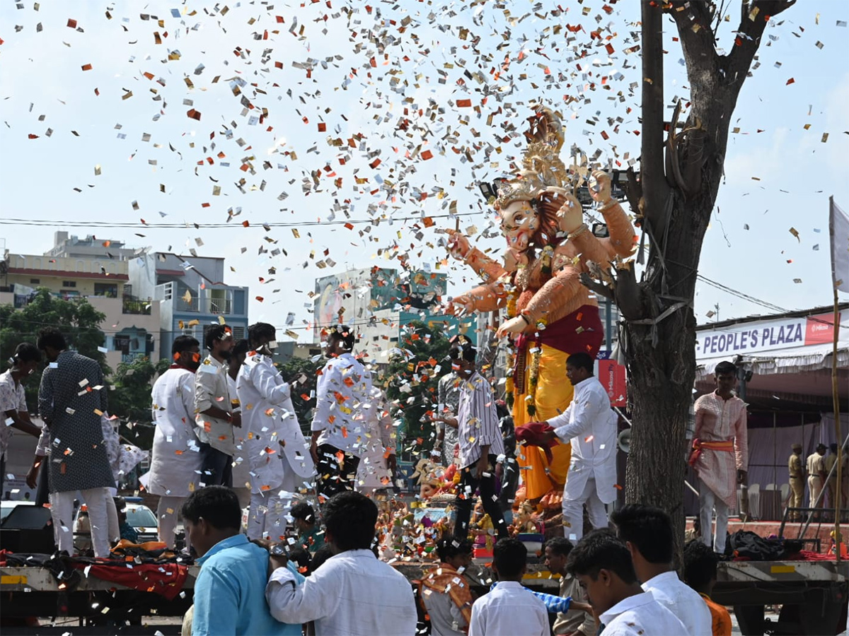 Ganesh_20Nimajjanam_20in_20Hyderabad_20Photos_6.jpg 6