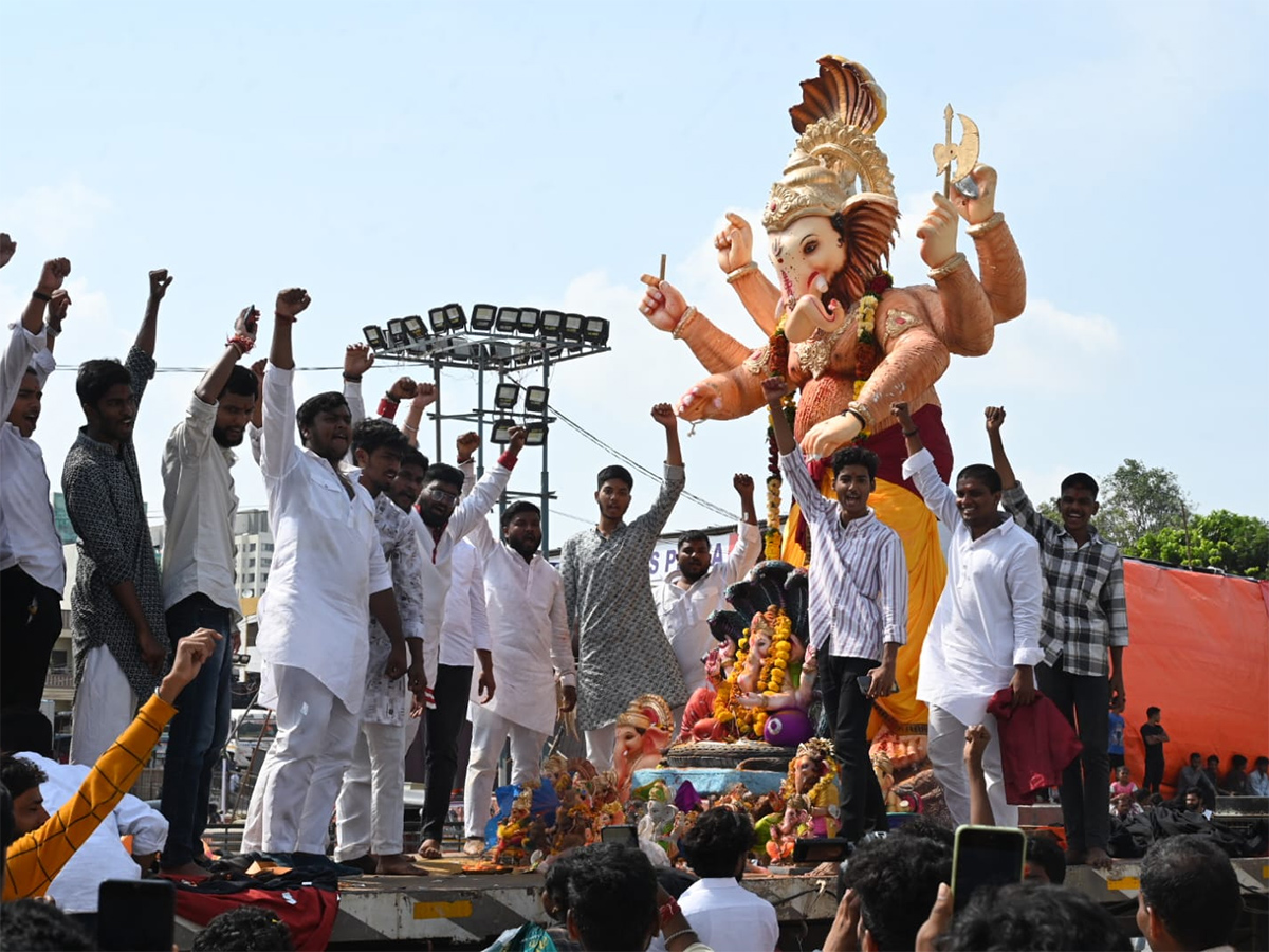 Ganesh_20Nimajjanam_20in_20Hyderabad_20Photos_7.jpg 7