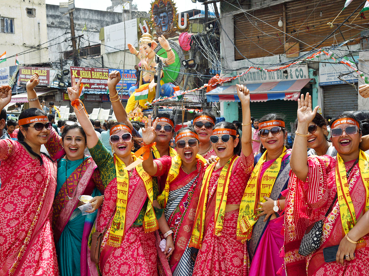 Ganesh_20Shobha_20Yatra_20Celebrations_20At_20Hyderabad_20Photos_201_20_285_29.jpg 27