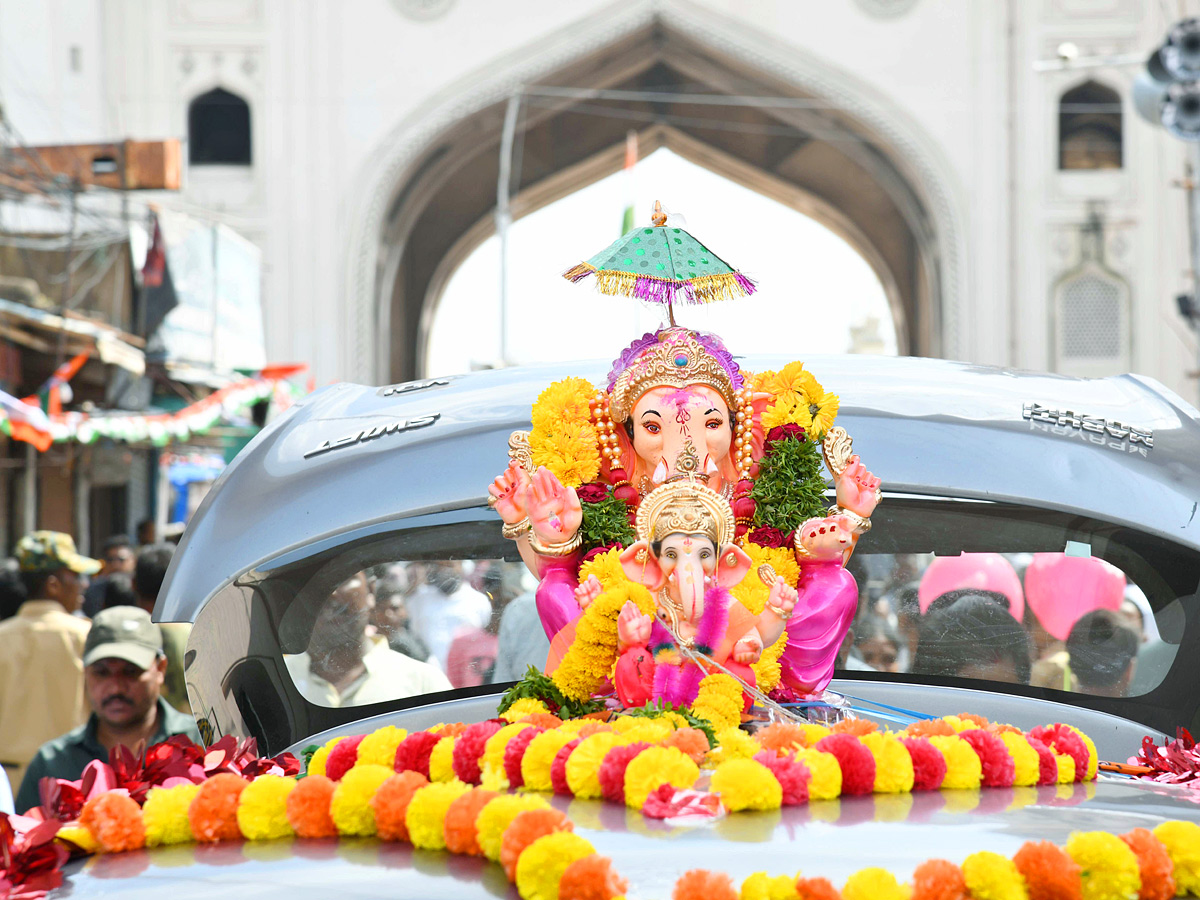 Ganesh_20Shobha_20Yatra_20Celebrations_20At_20Hyderabad_20Photos_201_20_289_29.jpg 31